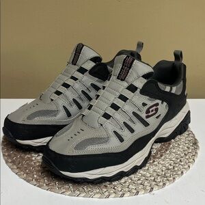 Sketchers Slip-ons Extra Wide Fit Mens 9.5 in very good condition